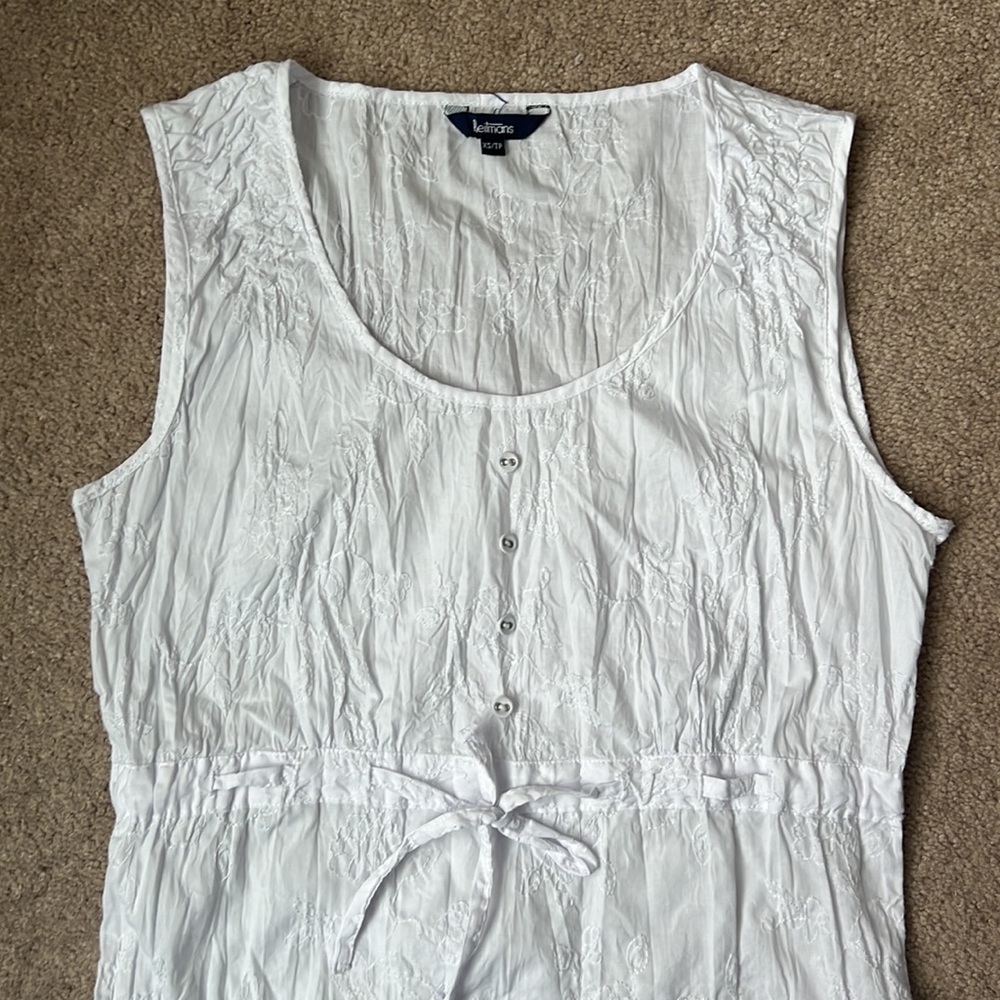 Reitmans Sleeveless Top/blouse with Floral Embroidery